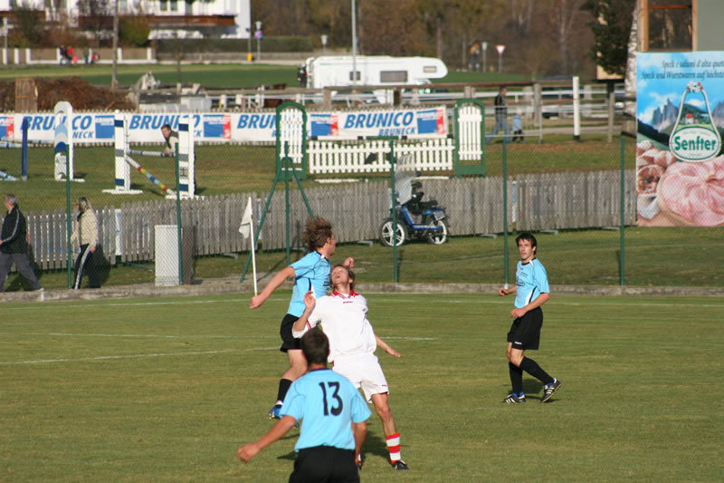 gal/10. Spieltag- SV Reischach - Pfalzen/2006-11-09 - SV Reischach gg. Pfalzen 056.jpg